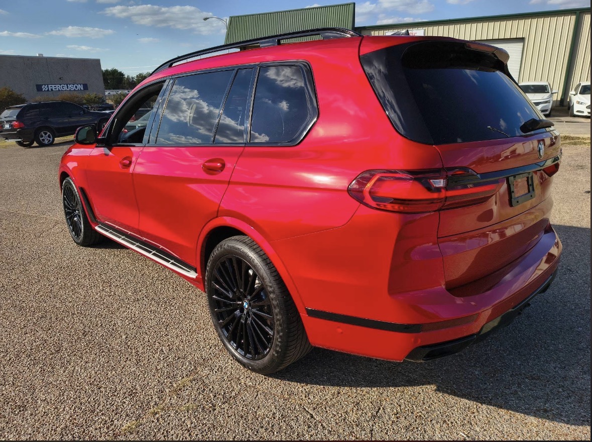BMW X7 · Rear Profile